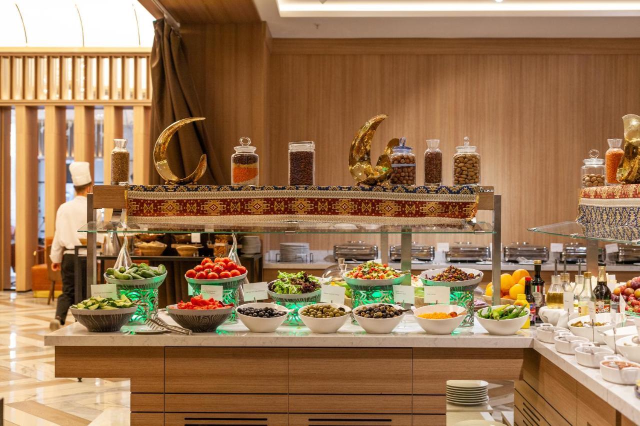Intercontinental Baku By Ihg Ξενοδοχείο Εξωτερικό φωτογραφία A buffet at a hotel
