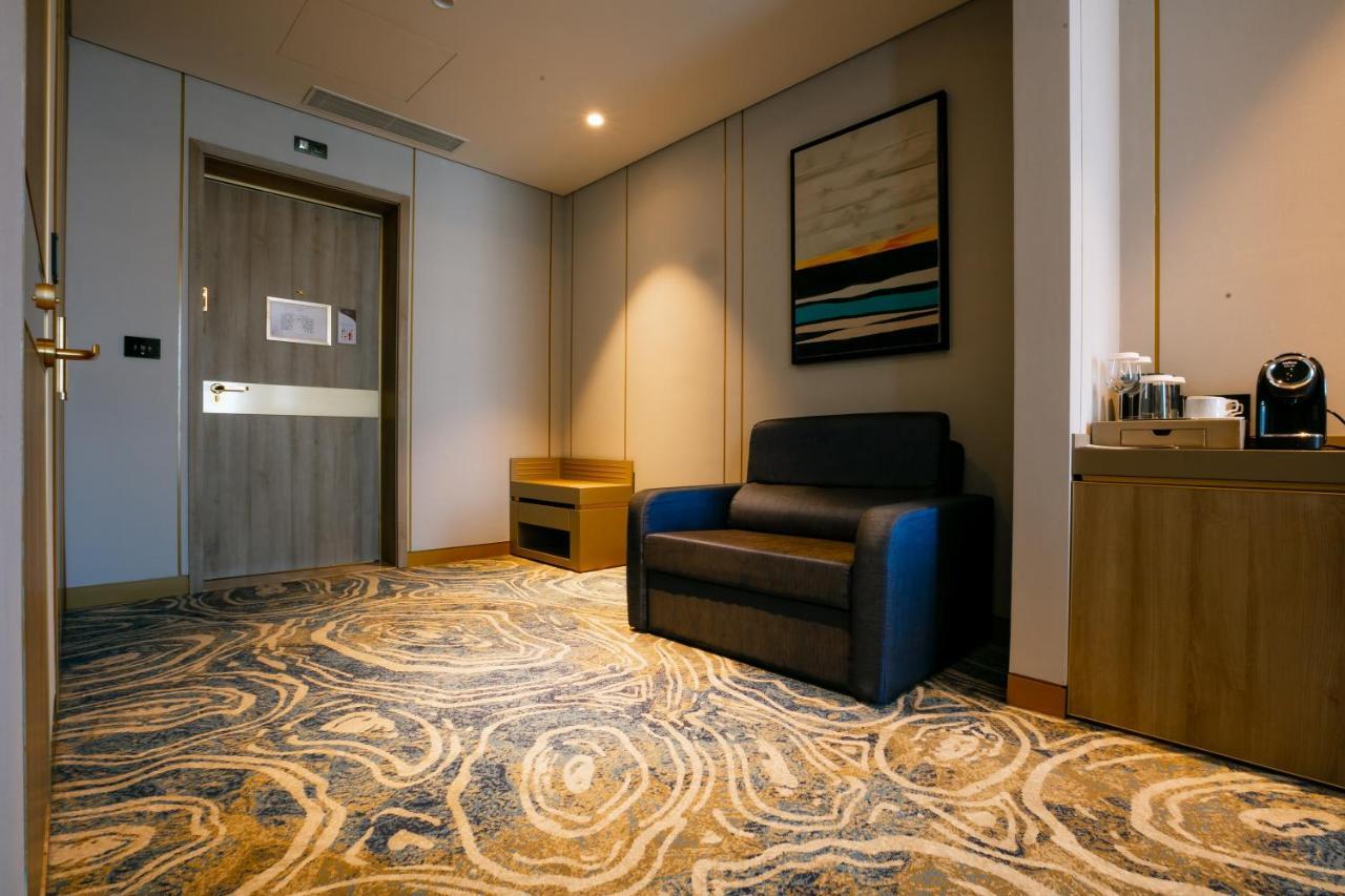 Intercontinental Baku By Ihg Ξενοδοχείο Εξωτερικό φωτογραφία Carpet in a hotel room