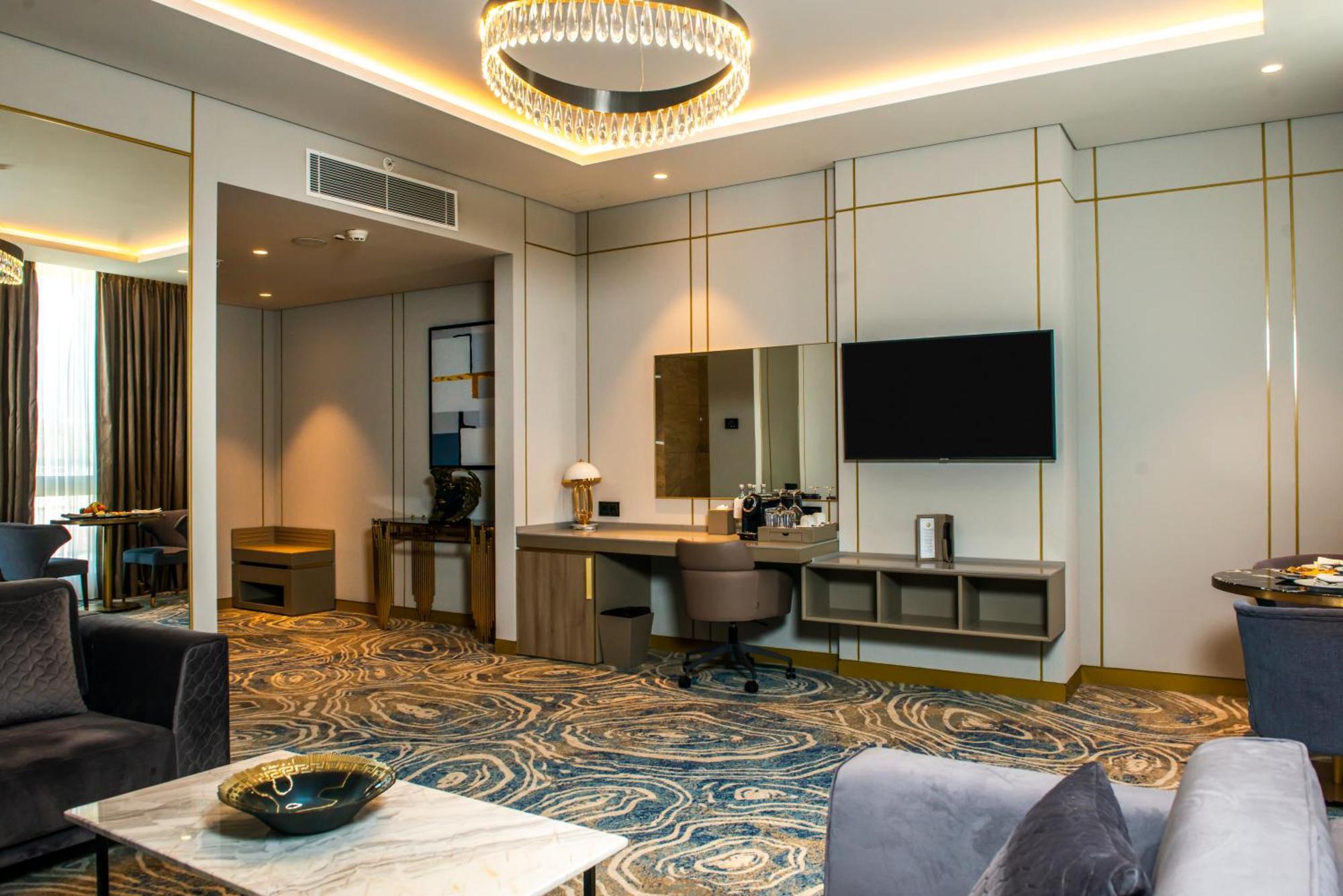 Intercontinental Baku By Ihg Ξενοδοχείο Εξωτερικό φωτογραφία Suite at the hotel